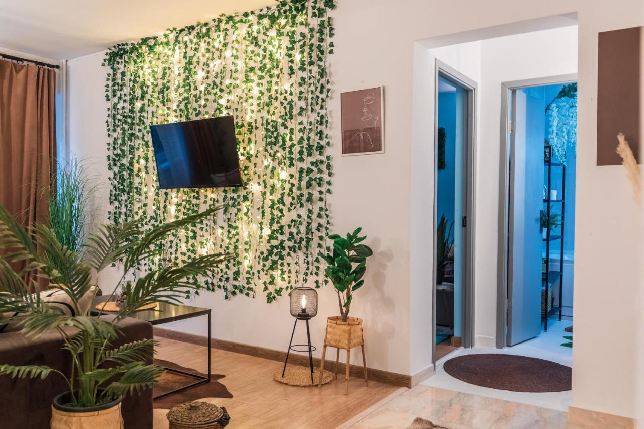 Jungle Apartment 15 Min Walk To Beach & Downtown Констанца Экстерьер фото