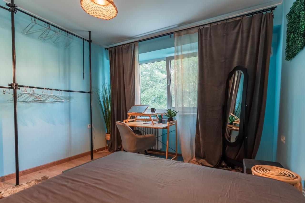 Jungle Apartment 15 Min Walk To Beach & Downtown Констанца Экстерьер фото