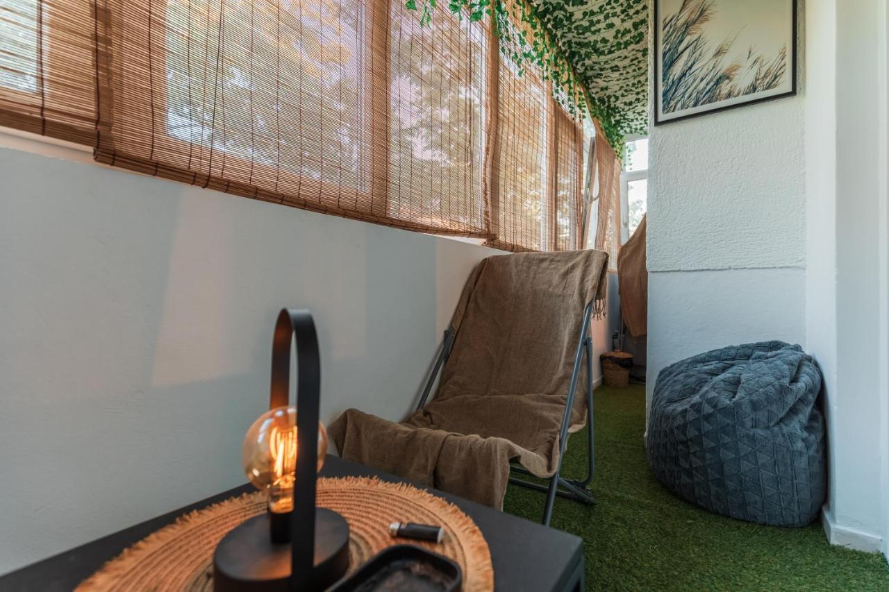 Jungle Apartment 15 Min Walk To Beach & Downtown Констанца Экстерьер фото